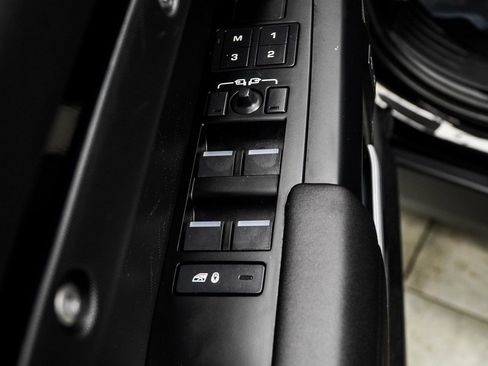 Used 2025 Land Rover Defender 110 S image 35