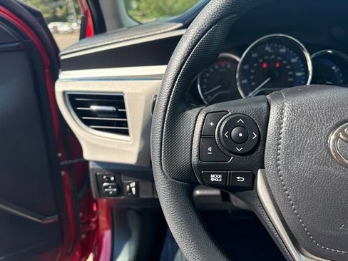 Used 2016 Toyota Corolla LE FWD image 19