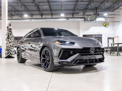 Used 2023 Lamborghini Urus Performante image 3