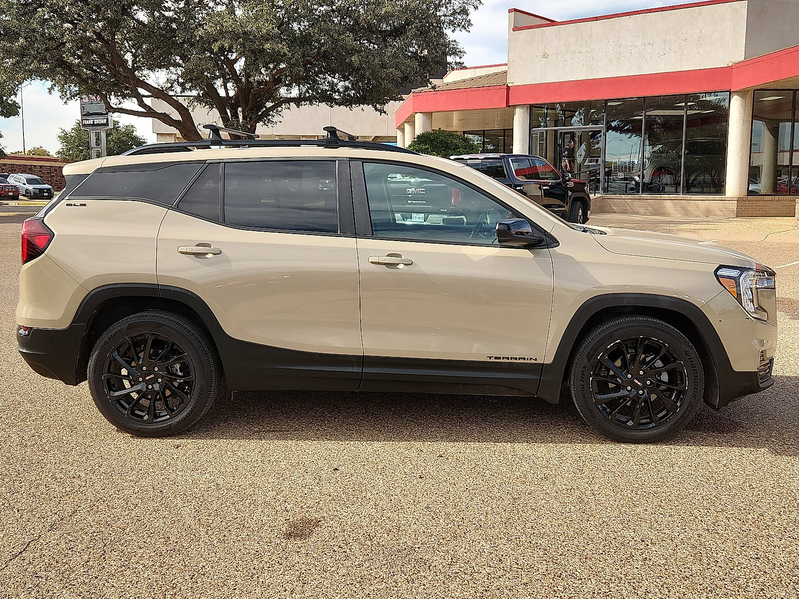 Used 2023 GMC Terrain SLE w/ Driver Convenience Package FWD image 5
