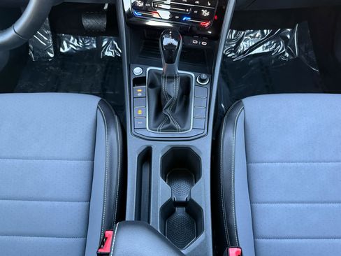 Certified 2025 Volkswagen Jetta SE w/ Sunroof Package image 25