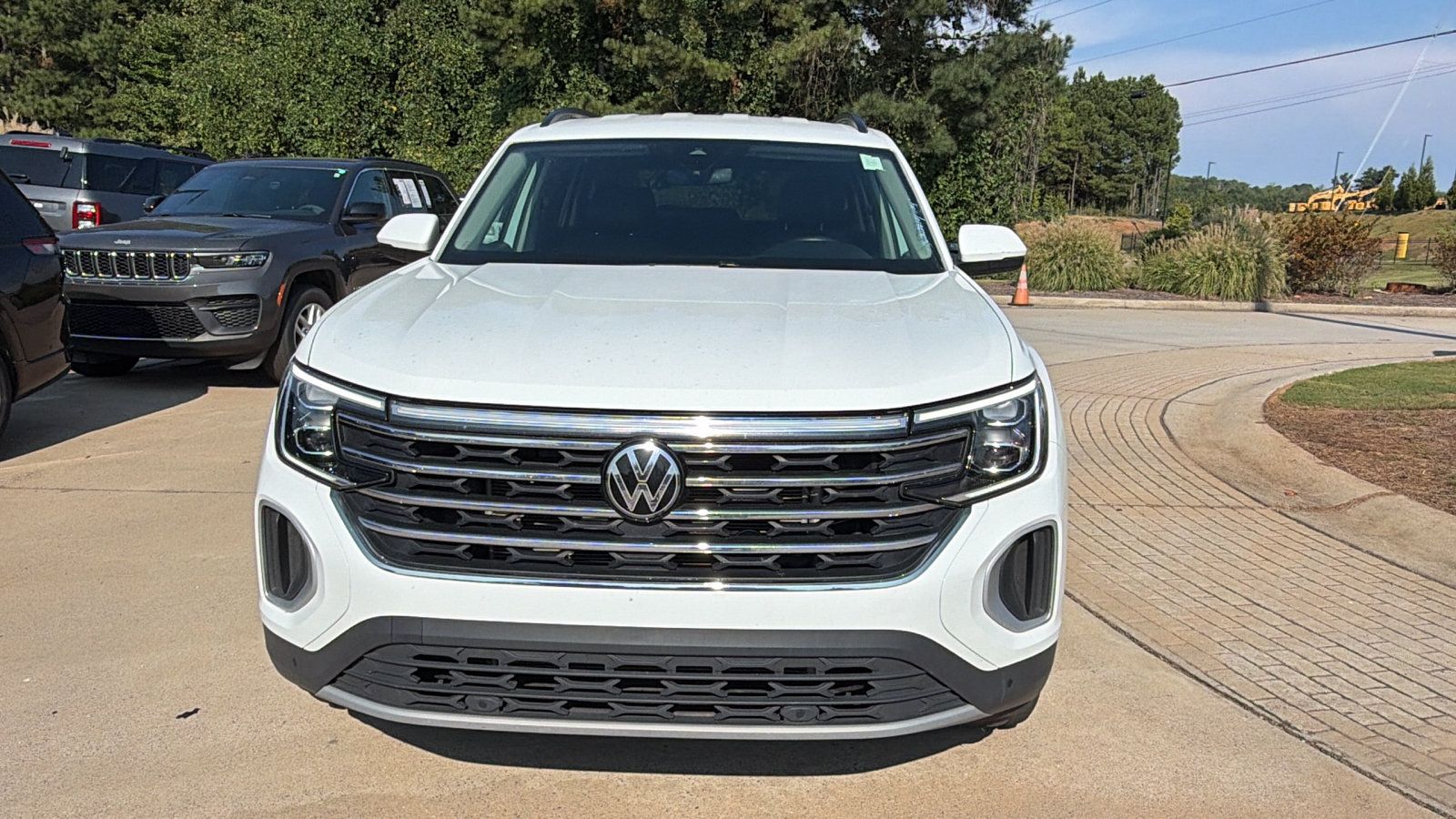 Used 2025 Volkswagen Atlas SE FWD image 3