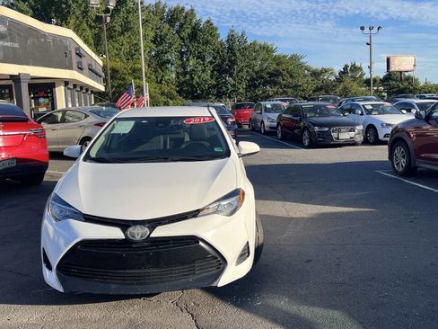 Used 2019 Toyota Corolla LE image 5
