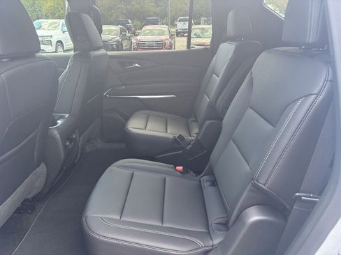 New 2026 Chevrolet Traverse LT image 13