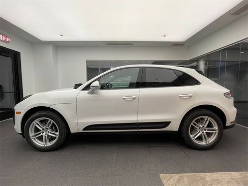 New 2026 Porsche Macan image 2