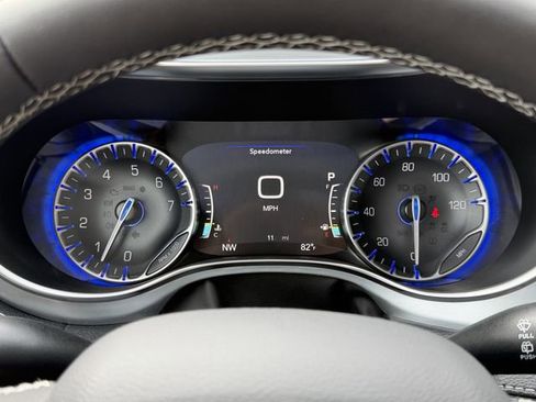 New 2026 Chrysler Pacifica Limited image 27