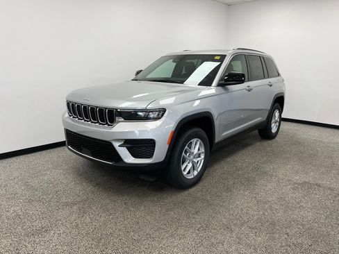 New 2025 Jeep Grand Cherokee Laredo X AWD/4WD image 16
