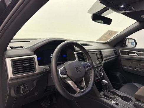 Used 2022 Volkswagen Atlas Cross Sport SE FWD image 12