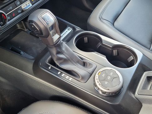 New 2025 Ford Bronco Outer Banks w/ Black Appearance Package image 11