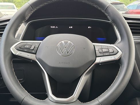 Used 2024 Volkswagen Tiguan SE AWD/4WD image 12