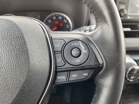 Used 2021 Toyota RAV4 XLE Premium image 29