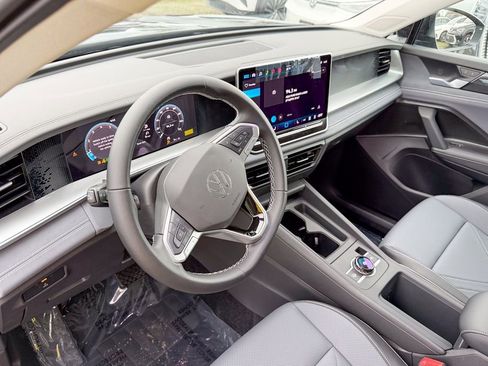 New 2026 Volkswagen Tiguan SE image 11