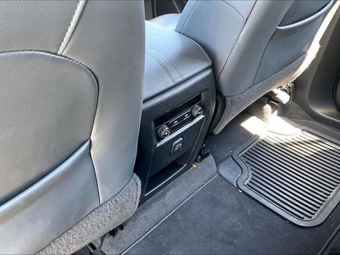 Used 2020 Chevrolet Traverse LT w/ Driver Confidence II Package FWD image 10