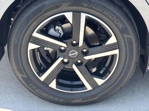 Used 2025 Nissan Sentra SV w/ All-Weather Package FWD image 7