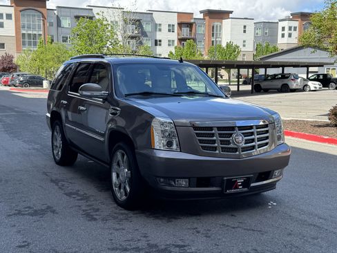 Used 2012 Cadillac Escalade 4WD Hybrid image 8