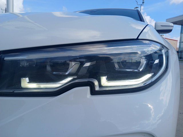 Used 2019 BMW 330i Sedan w/ M Sport Package RWD image 4