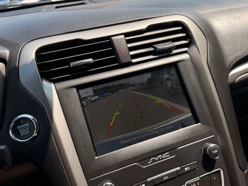 Used 2019 Ford Fusion SE FWD image 28