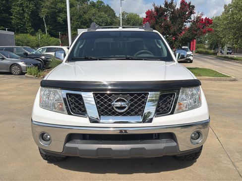 Used 2011 Nissan Frontier SL w/ Moonroof Pkg RWD image 8