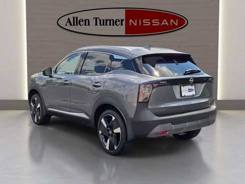 Certified 2025 Nissan Kicks SR FWD image 9