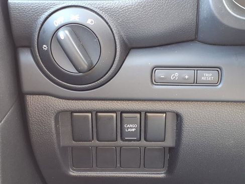 Used 2017 Nissan Titan S image 10