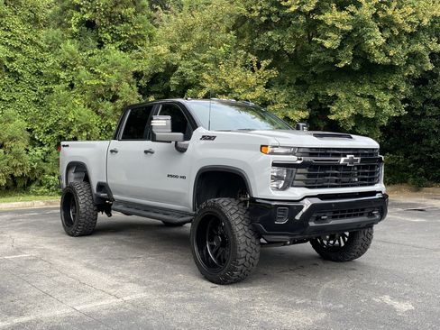 Used 2025 Chevrolet Silverado 2500 Custom w/ Custom Value Package AWD/4WD image 2