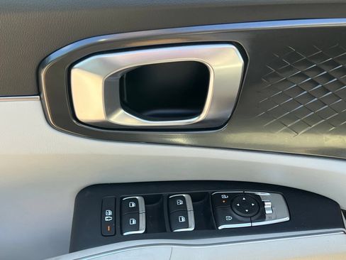 Used 2025 Kia Sorento S FWD image 23