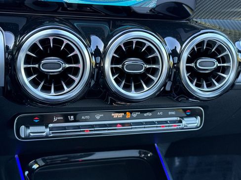 Certified 2022 Mercedes-Benz GLB 250 image 20