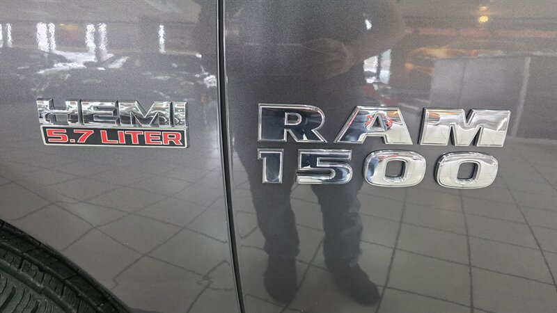 Used 2017 RAM 1500 Classic SLT AWD/4WD image 28