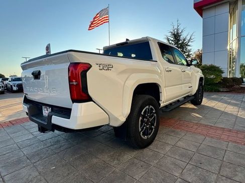 Used 2024 Toyota Tacoma TRD Sport AWD/4WD image 9