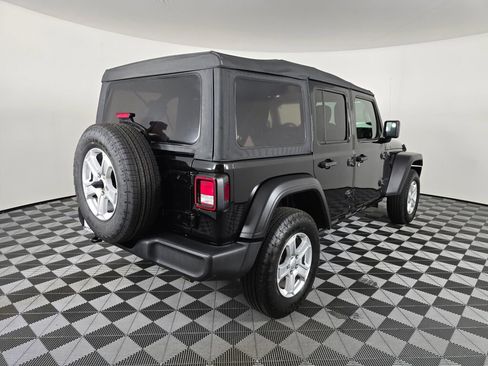 Used 2022 Jeep Wrangler Unlimited Sport image 3