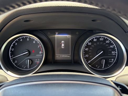 Certified 2018 Toyota Camry SE w/ Moonroof Package FWD image 32