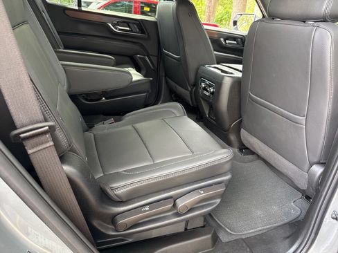 Used 2025 GMC Yukon Denali AWD/4WD image 26