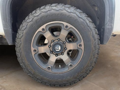 Used 2021 GMC Sierra 2500 AT4 w/ AT4 Preferred Package AWD/4WD image 25