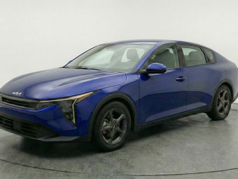 Used 2025 Kia K4 LXS image 3
