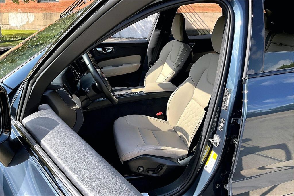 Certified 2026 Volvo XC60 B5 Plus AWD/4WD image 33