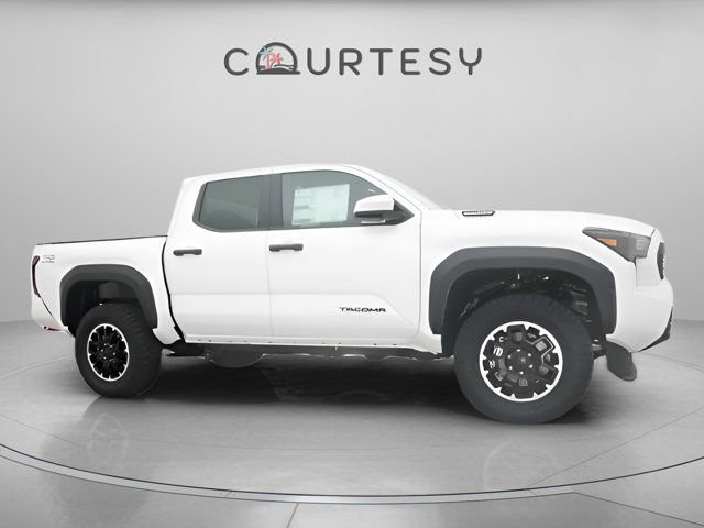 Certified 2025 Toyota Tacoma TRD Off-Road AWD/4WD image 7