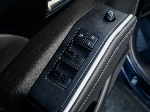 Used 2022 Toyota Highlander XLE image 10