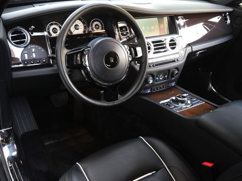 Certified 2015 Rolls-Royce Wraith RWD image 25