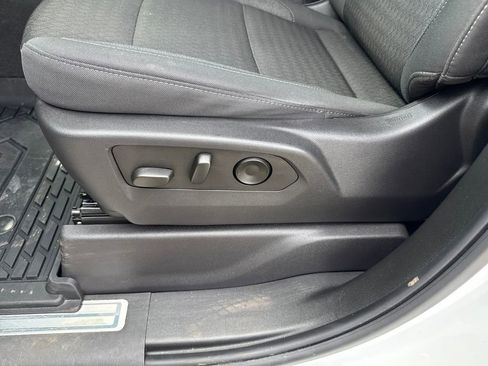 Used 2024 Chevrolet Silverado 1500 LT AWD/4WD image 42