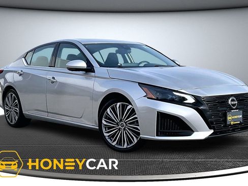Used 2023 Nissan Altima 2.5 SL image 1
