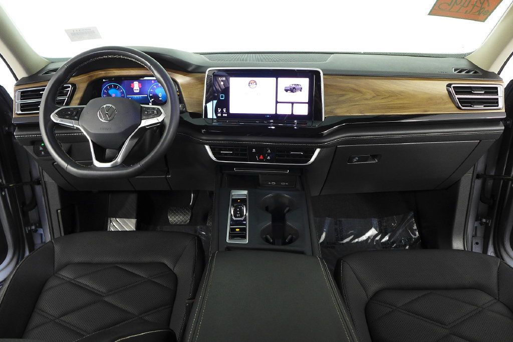 Used 2024 Volkswagen Atlas SE FWD image 25