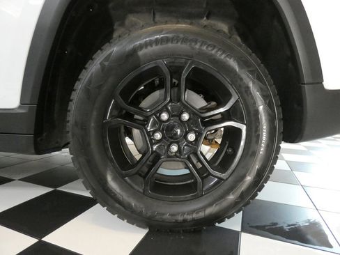 Used 2022 Jeep Grand Cherokee Trailhawk w/ Advanced Protech Group II AWD/4WD image 7