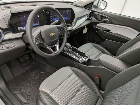 New 2026 Chevrolet Trax LT w/ Driver Confidence Package FWD image 2