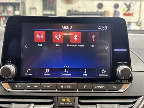 Used 2024 Nissan Altima 2.5 SV image 15