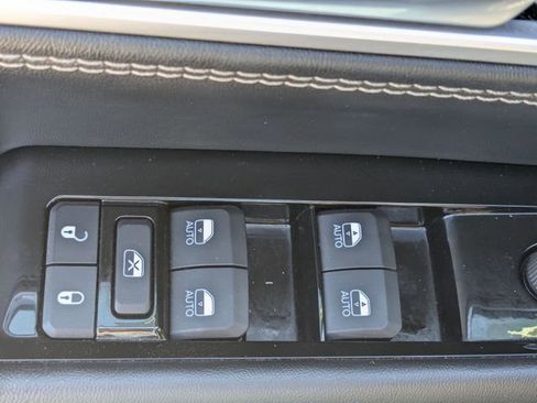 Used 2022 Jeep Wagoneer Series III w/ Rear Seat Video Group 1 AWD/4WD image 12