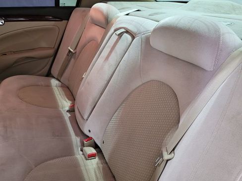 Used 2009 Buick Lucerne CX image 38