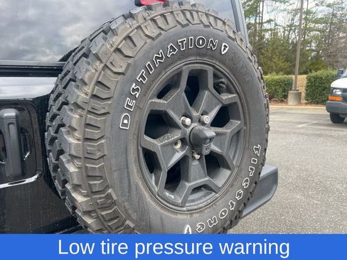 Used 2023 Jeep Wrangler Unlimited w/ Cold Weather Group image 14