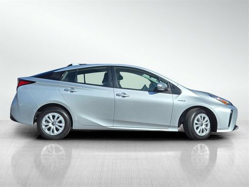 Used 2022 Toyota Prius LE image 3