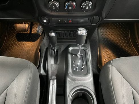 Used 2017 Jeep Wrangler Unlimited Sport w/ Connectivity Group AWD/4WD image 9