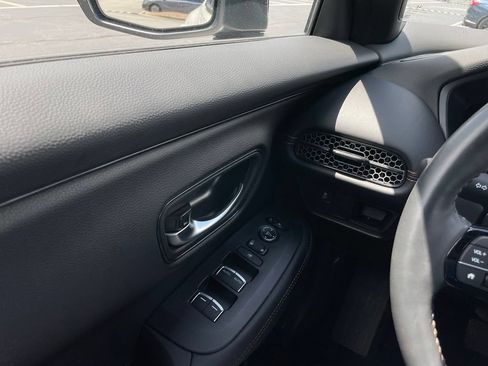 Used 2025 Honda HR-V Sport image 22